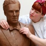 大家是有多飢餓呢？真人大小的福爾摩斯Benedict Cumberbatch巧克力雕塑隆重登場！