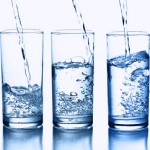 什麼！一天至少攝取八杯水其實沒有科學根據！？