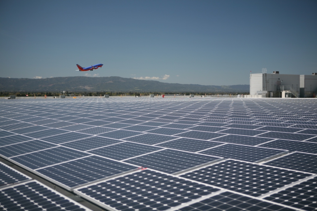綠能科技應用再現！世界第一座太陽能供電機場在印度登場！