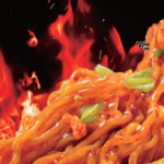 挑战你的辣味底线 日清在 Walmart 推出 Hot & Spicy Fire Wok Volcanic Mongolian Beef 杯面