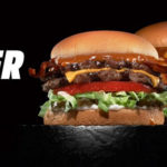 Carl’s Jr. 推出全新 Gold Digger Double Cheeseburger 和 Gold Digger Hand-Breaded Chicken Sandwich