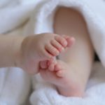 研究：新生儿确诊较可能属出生后感染 口罩防疫仍重要