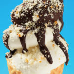 奶昔、杯装、甜筒…Krispy Kreme 推出全新 Original Glazed Soft Serve 原创糖霜冰淇淋系列
