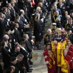 英女王隆重國葬最後告別 民眾哀傷中感念一生成就非凡