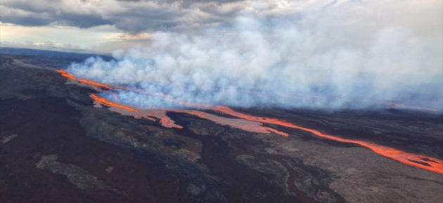 世界最大活火山   夏威夷的 Mauna Loa 昨晚开始喷发