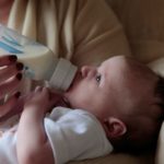 配方奶粉广告标榜助婴儿大脑发育等益处 研究揭多数无科学证据