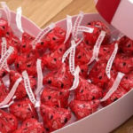 Hershey 为情人节推出流心草莓 Kisses 等节日主题巧克力