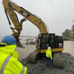 风暴再次来袭 加州抢修堤坝缺口