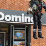 天降外卖！Domino’s 在 Glastonbury 音乐节通过 Jetpack 飞行送 Pizza