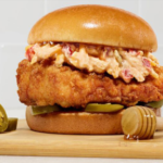 Chick-fil-A 推出全新 Honey Pepper Pimento Chicken Sandwich 蜜椒炸鸡堡