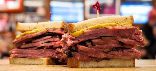 小編親訪紐約百年老店 Katz’s Delicatessen，紅到翻天的人氣三明治，與洛城人氣餐廳相比究竟怎麼樣？