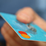 为了还清信用卡欠债，美国人愿意两年内放弃哪些活动？排名第一的竟是它..