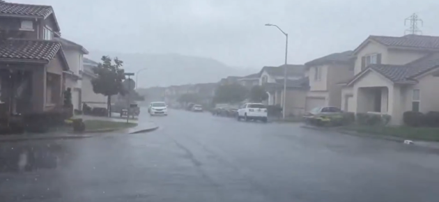 加州強烈暴風雨導致泥石流嚴重😦恐在全美引發龍捲風與野火