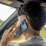加州法院裁定駕駛時手持手機屬”違法”行為📱