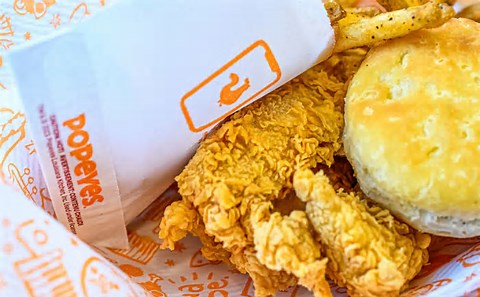 不安全!!Popeyes被指控採購腐壞雞肉供應商😨
